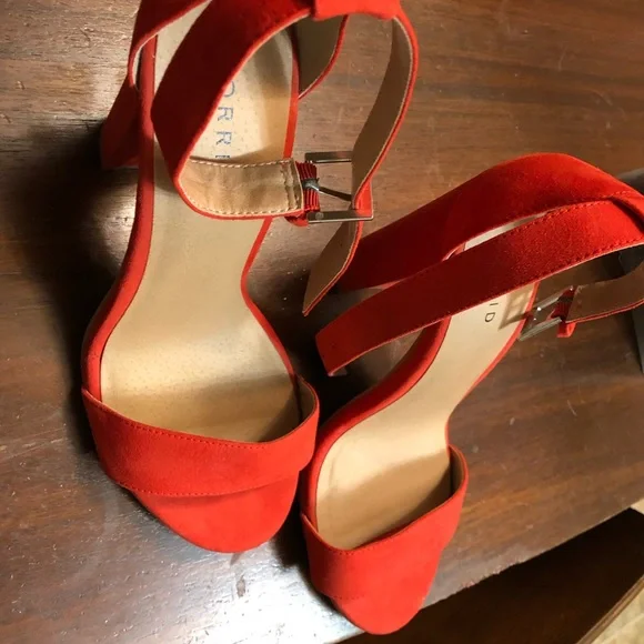 Heels - Picture 4 of 9